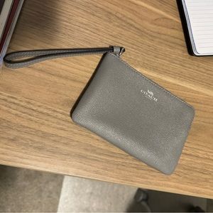 Coach Wristlet (Gray)